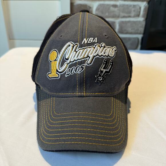 Reebok San Antonio Spurs NBA Champions 2005 Black & Gray Adjustable Cap Hat - Picture 1 of 7